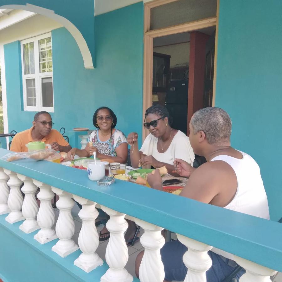 Danglez Bed & Breakfast Bataka المظهر الخارجي الصورة